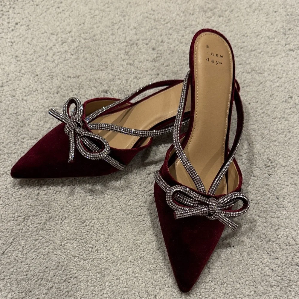 A New Day Burgundy Mules with Bow Detail Size 8.5 - Picture 4 of 9